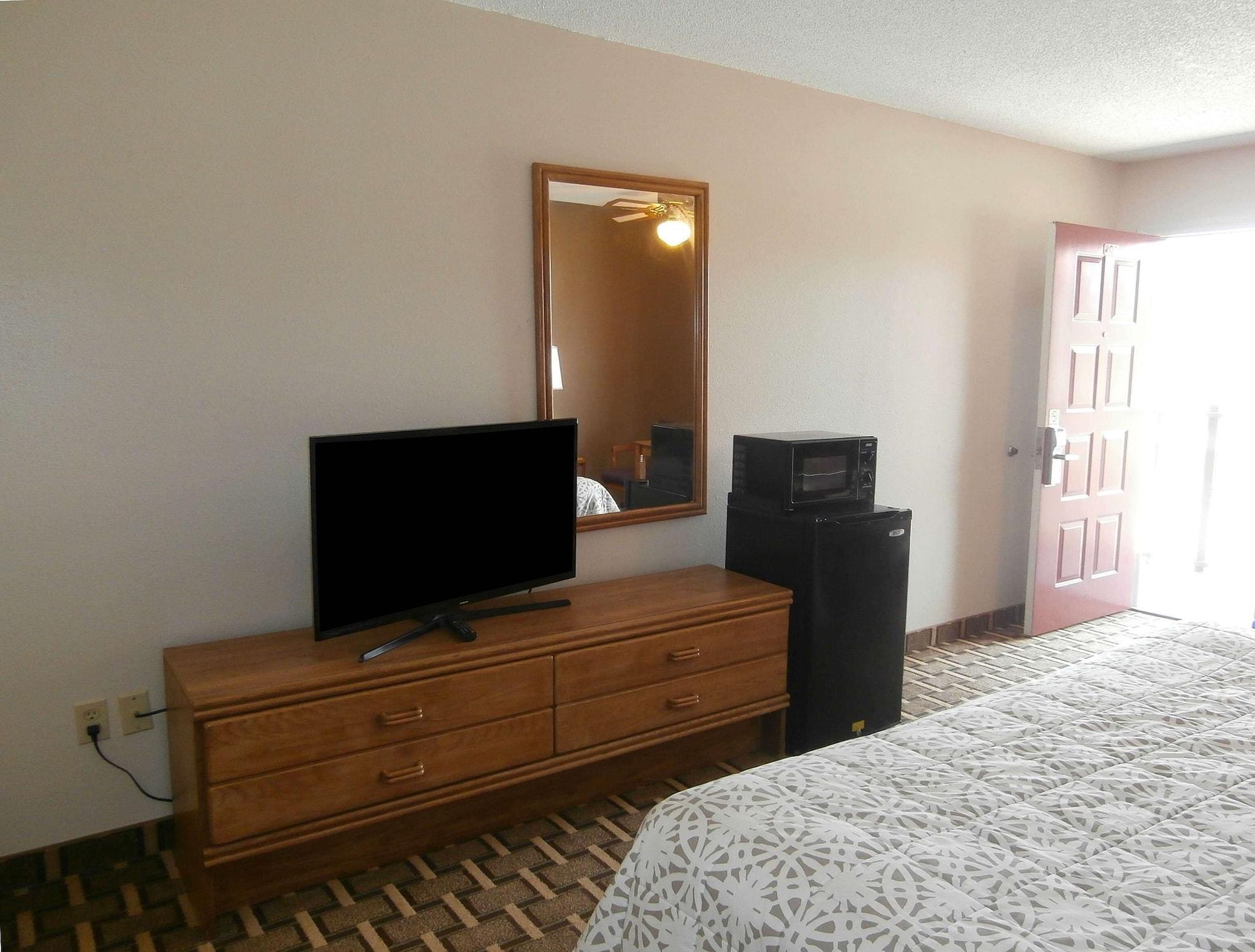 Americas Best Value Inn Blue Ridge Exterior photo