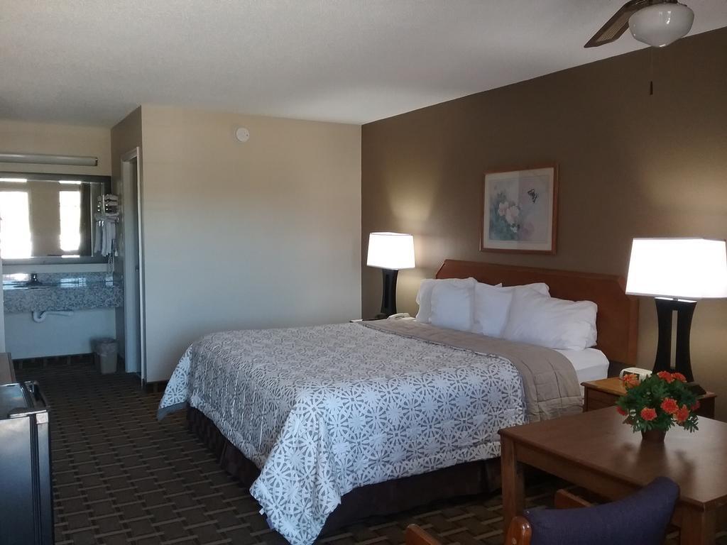 Americas Best Value Inn Blue Ridge Exterior photo
