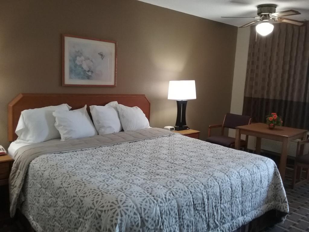 Americas Best Value Inn Blue Ridge Exterior photo