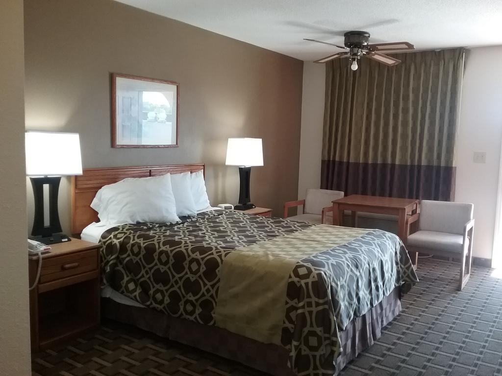 Americas Best Value Inn Blue Ridge Exterior photo