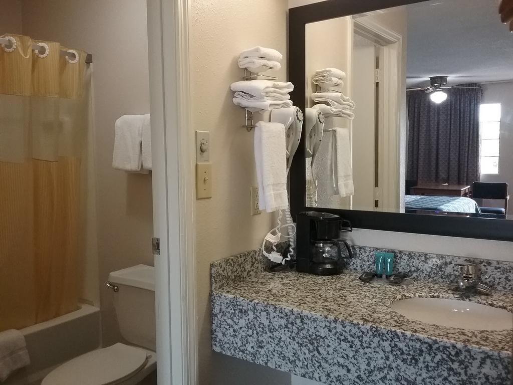 Americas Best Value Inn Blue Ridge Exterior photo