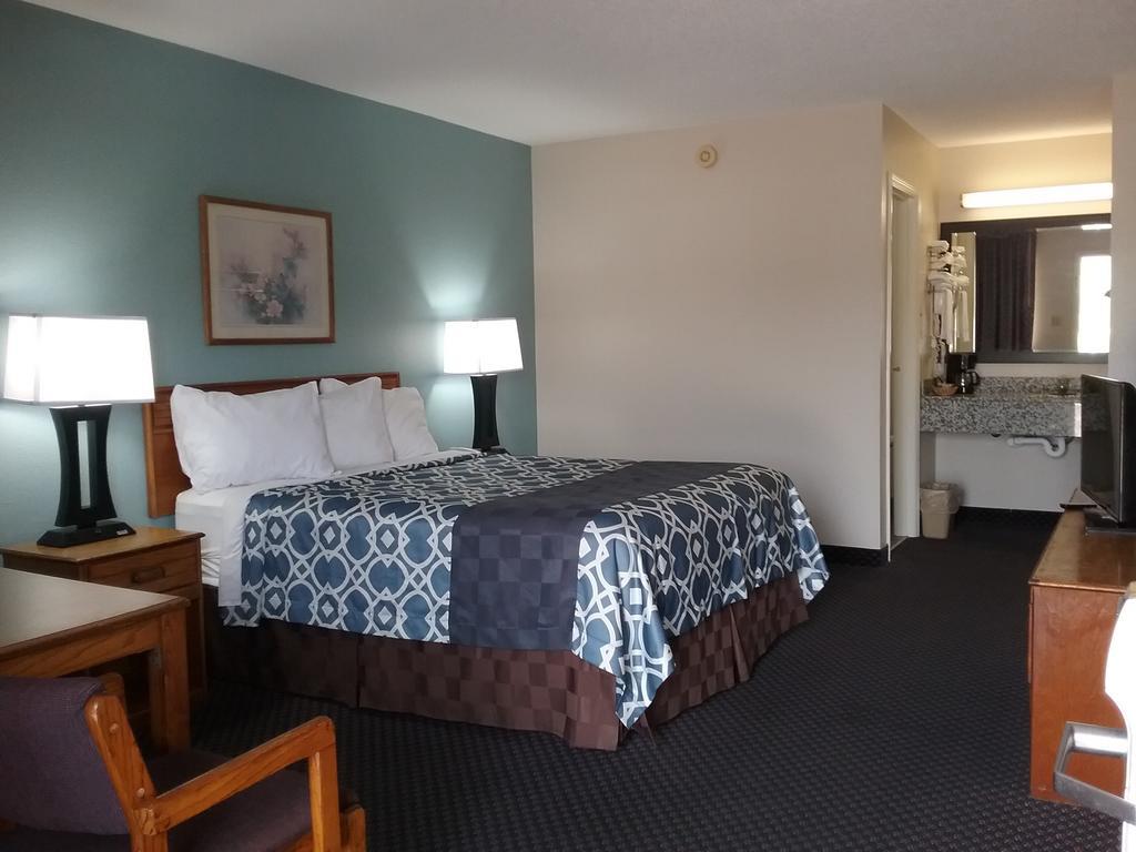 Americas Best Value Inn Blue Ridge Exterior photo