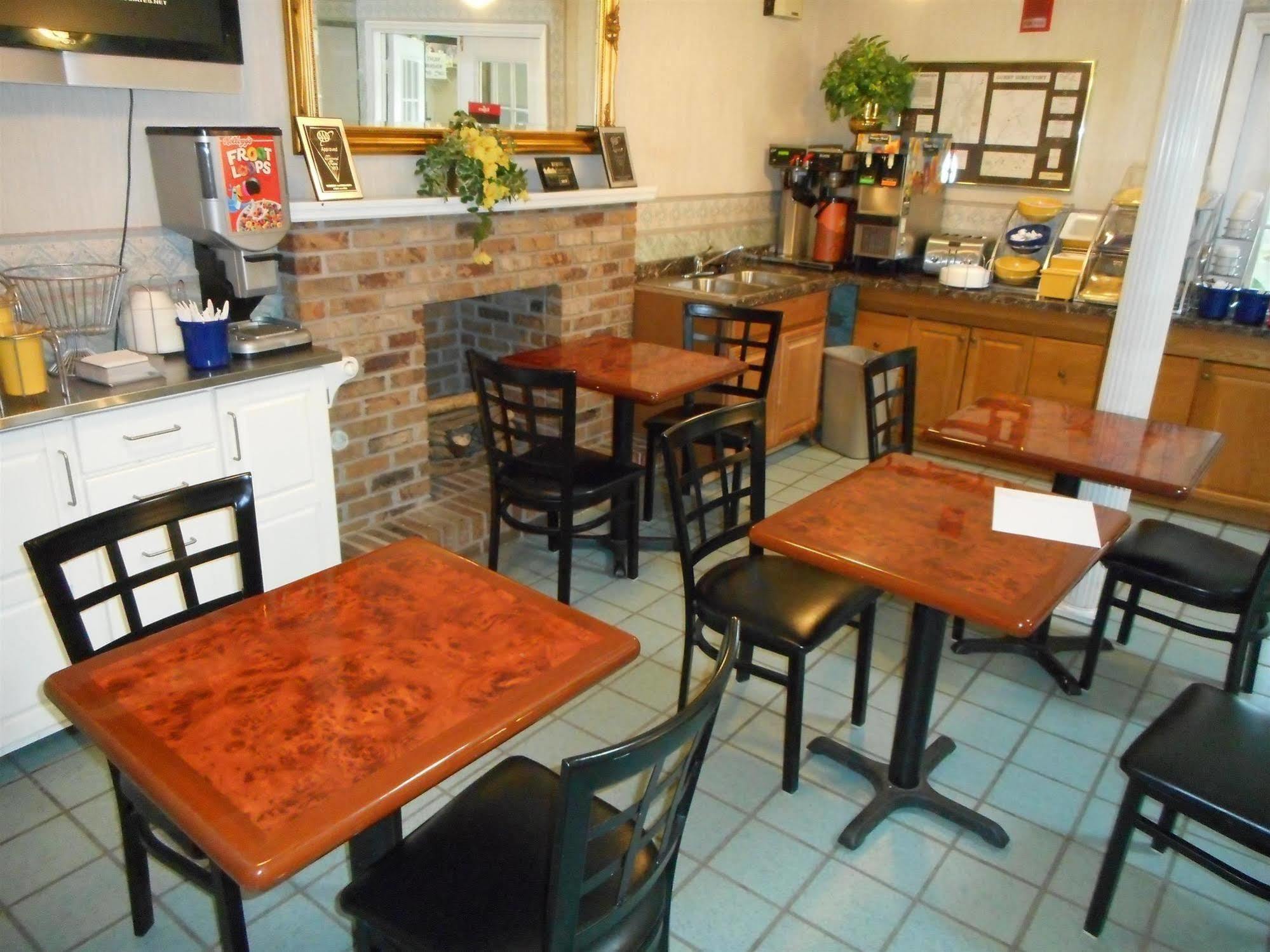 Americas Best Value Inn Blue Ridge Exterior photo